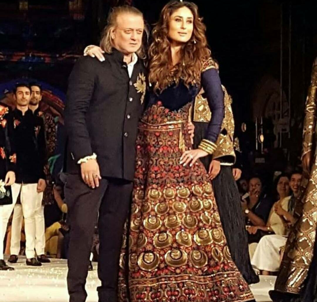 Kareena with Rohit Bal